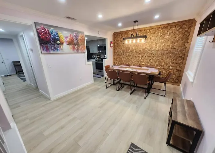Modern Island Serenity!-Pet-Friendly Villa