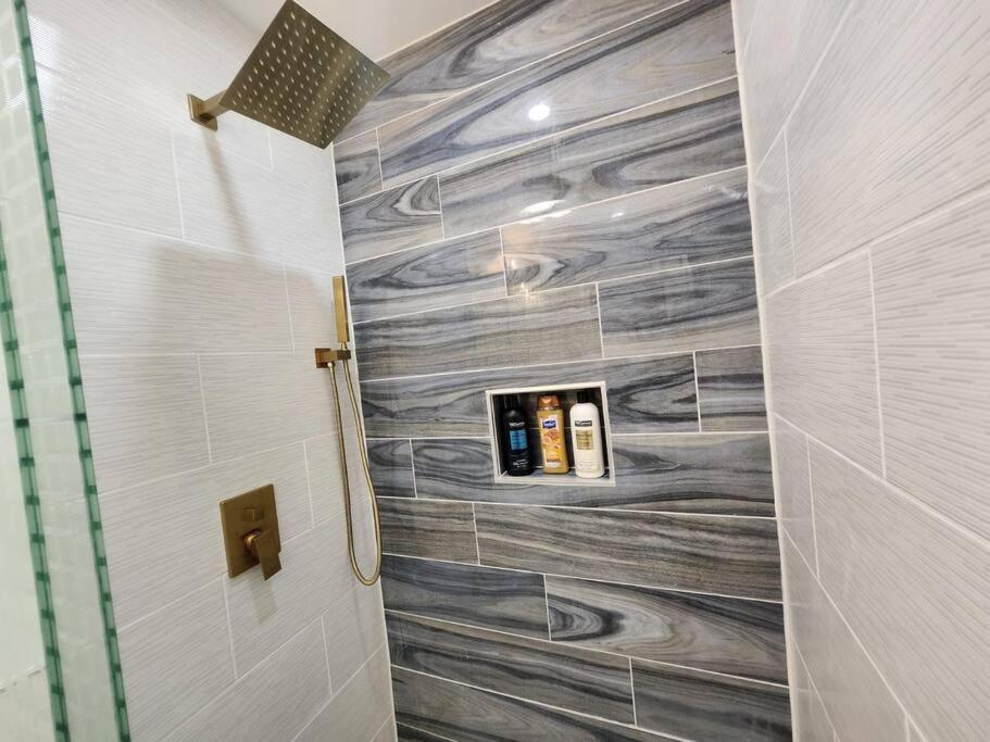 Villa Modern Island Serenity!-pet-friendly *