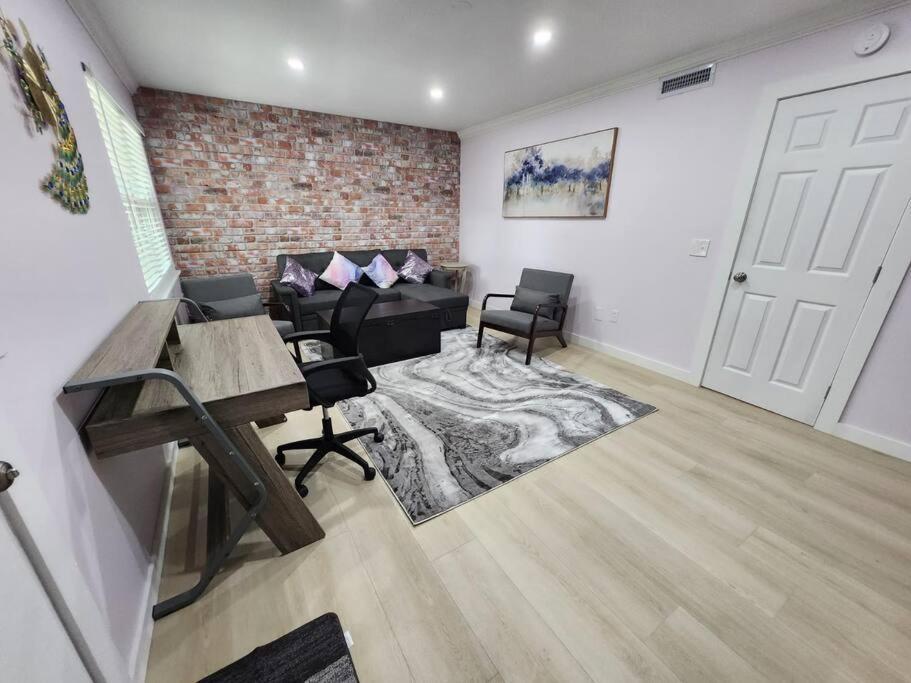 Villa Modern Island Serenity!-pet-friendly *