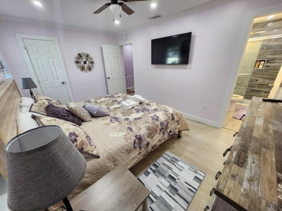 Modern Island Serenity!-pet-friendly Villa *