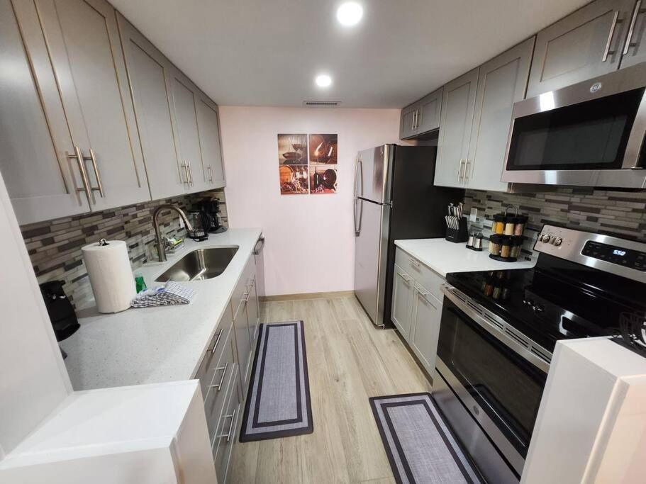 Modern Island Serenity!-pet-friendly Villa
