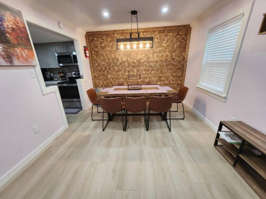 Modern Island Serenity!-pet-friendly Villa Hilton Head Island